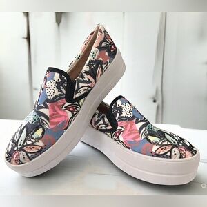 Floral Print Women's Slip-On Sneakers🌟Size 9